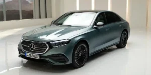 2025 Mercedes-Benz E220d front view image