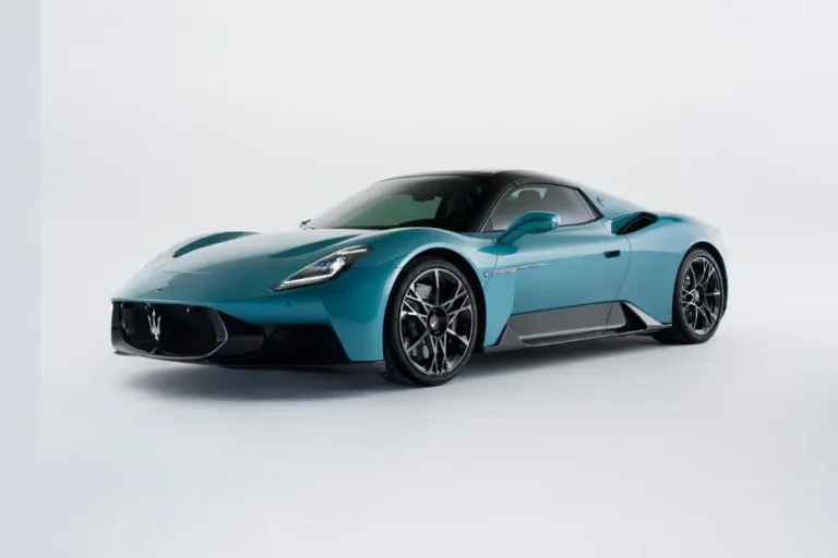 2025 Maserati MCPura front view image